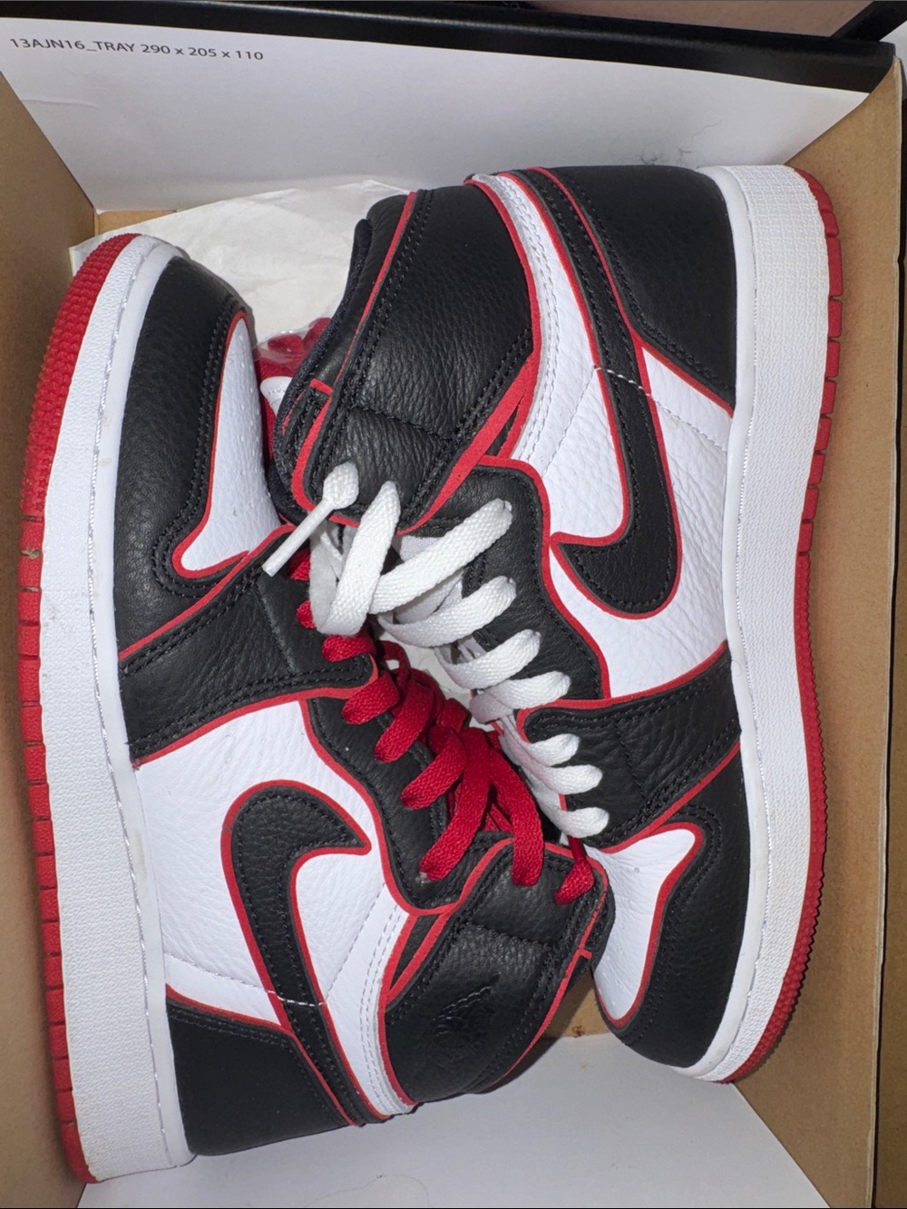 Jordan 1 bloodlines - Black White Red